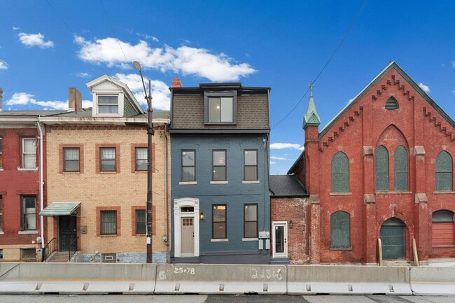 Building Photo - 2035 Forbes Ave
