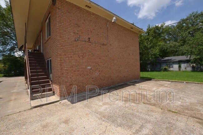 Building Photo - 957 Grebe St