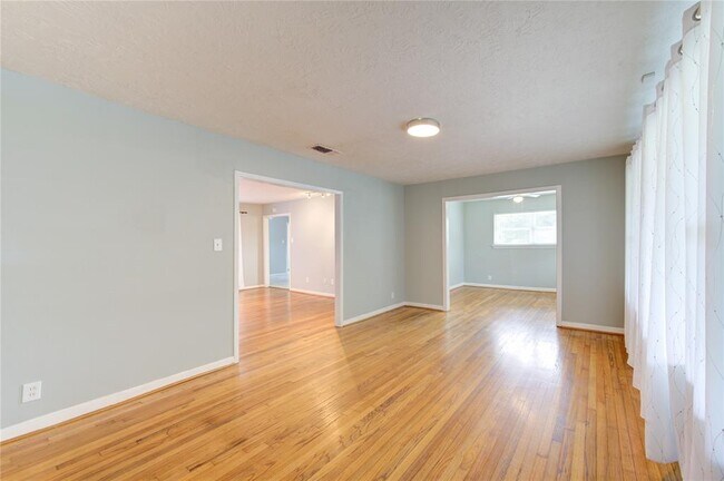 Building Photo - 5025 Hazelton St