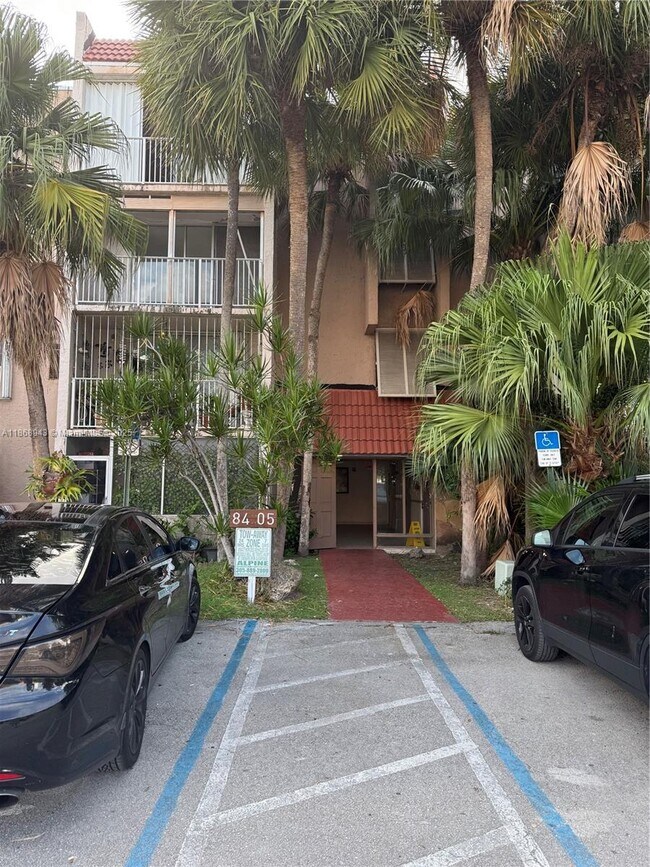 Foto del edificio - 8405 NW 8th St
