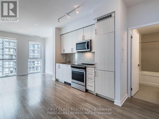 Building Photo - 4055-4055 Parkside Village Dr