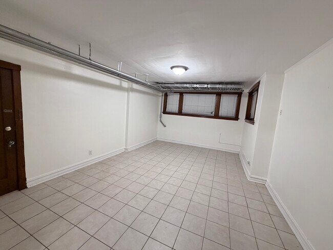 Building Photo - 3414 N Ridgeway Ave