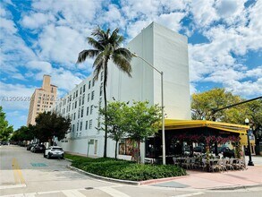 Building Photo - 710 Washington 321