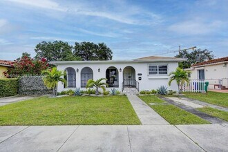 Building Photo - 2721 SW 30th Ave