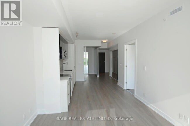 Building Photo - 6 Parkwood Ave