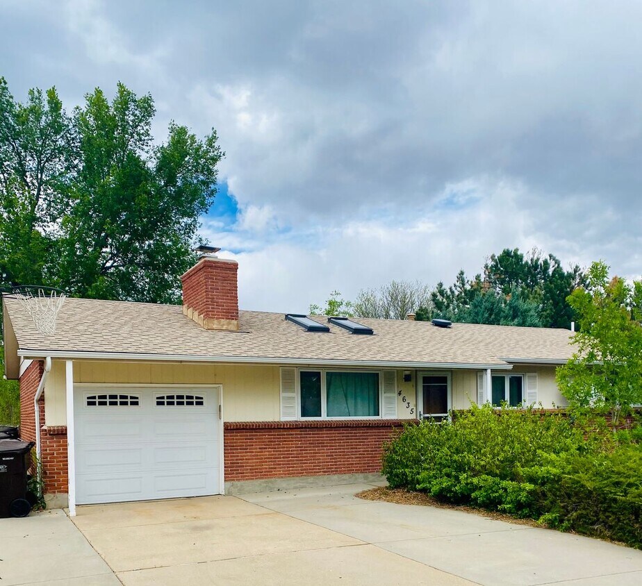 Ranch-style home in a quiet, established neighborhood - Ranch-style home in a quiet, established neighborhood