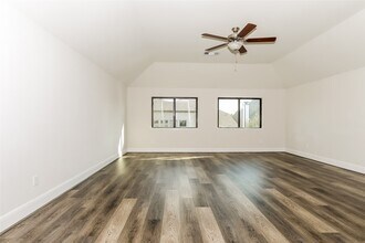 Building Photo - 30627 S Creek Way