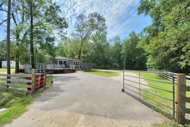Building Photo - 24463 Linda Ln