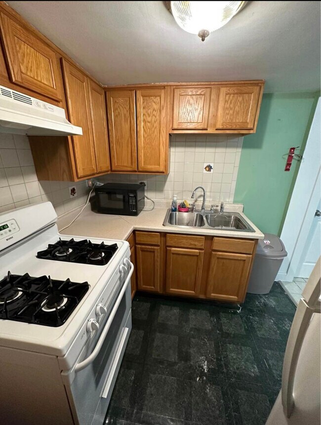 Building Photo - 5738 S Kenneth Ave