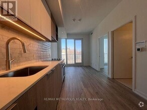Building Photo - 2020-2020 Bathurst St