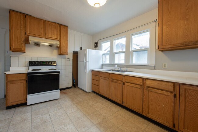Foto del edificio - Beautiful 4 Bedroom Home Located on North Beacon Hill!