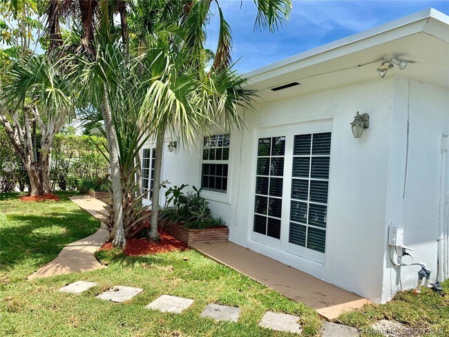 Building Photo - 2624 N Ocean Blvd