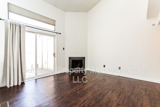 Foto del edificio - 806 Gregorys Way