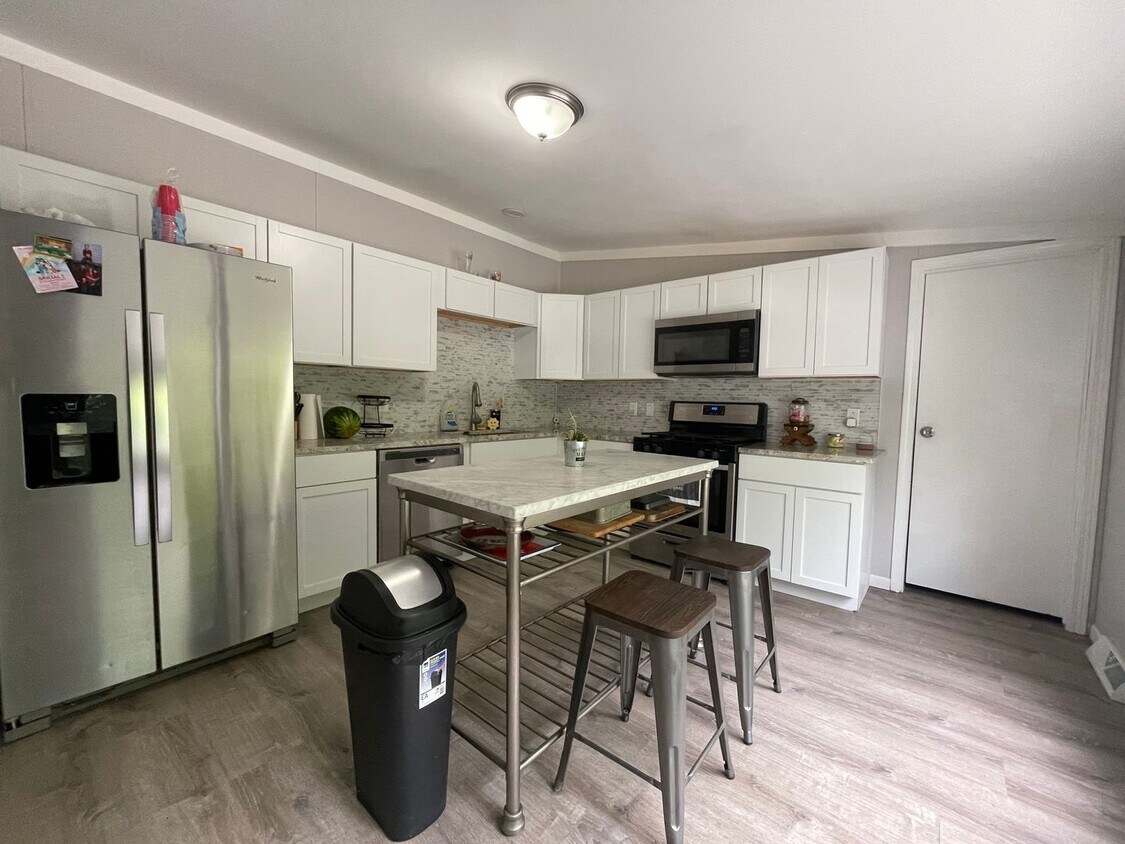 Foto del edificio - 3 Bedroom 2 Full Bath Home In Valpo