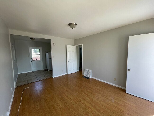 Building Photo - 649 Hawthorne St