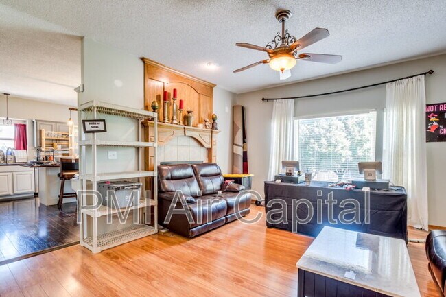 Foto del edificio - 2431 E Eastridge St