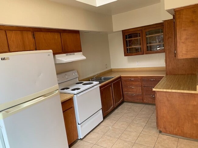 Building Photo - Cute 2 Bedroom in West Redding