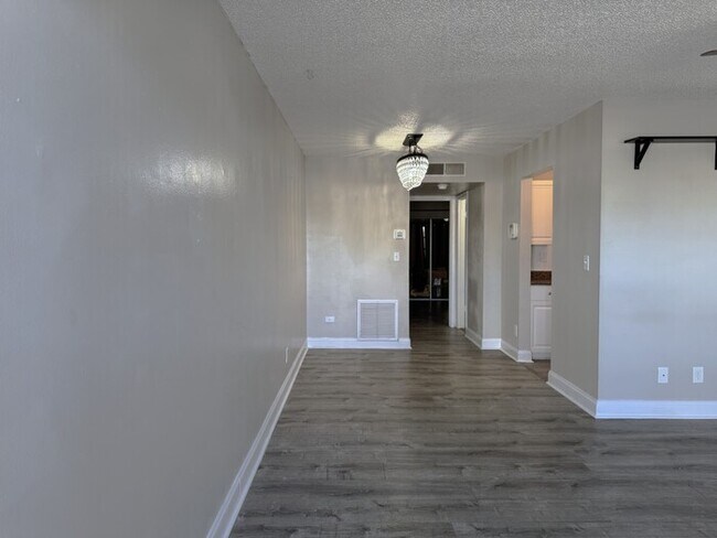 Building Photo - Villa For Rent