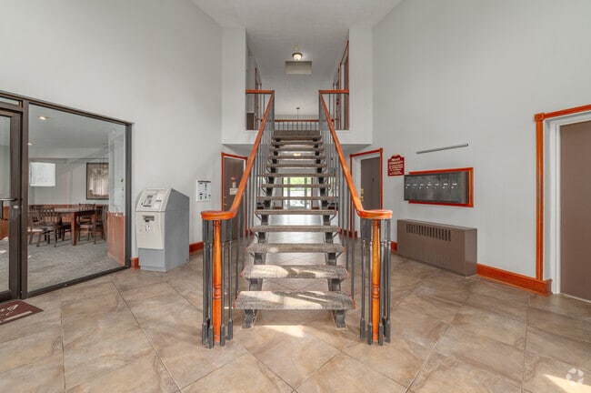 Lobby - Weeping Cherry Village