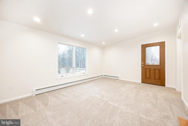 Building Photo - 5816 Upper Ridge Rd