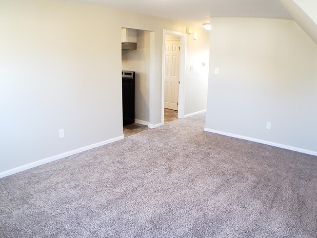 Building Photo - large and newly renovated 2nd floor