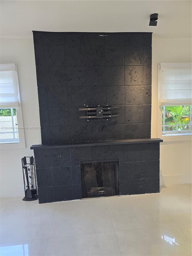 Foto del edificio - 1033 Tyler St