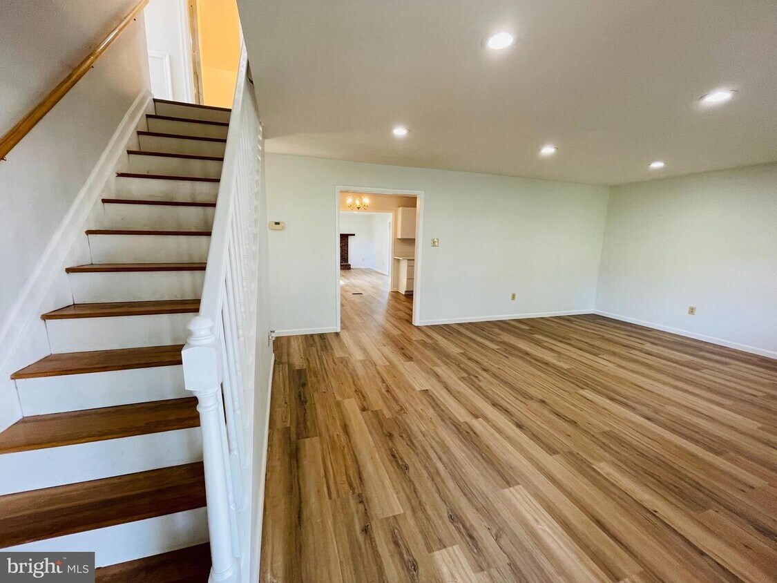 Foto principal - 13129 Poplar Tree Rd