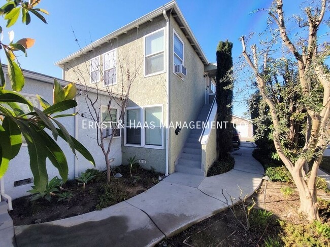 Foto del edificio - 4217 1/2 Bellflower Blvd.-