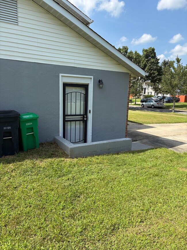 Foto del edificio - 5017 Rodgers Dr
