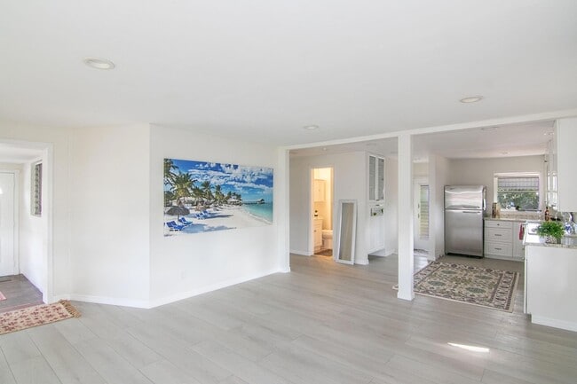 Photo - 422 N Broadway House