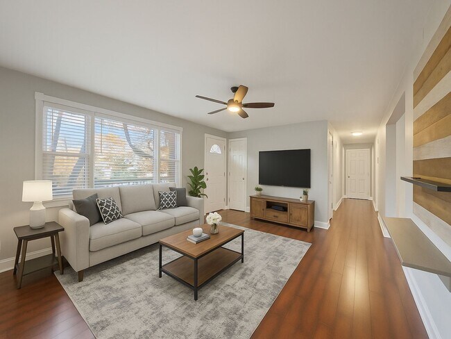 Foto del edificio - Stunning 4-Bed, 2.5-Bath Corner Lot Home with Modern Upgrades & Detached Garage – Move-In Ready!