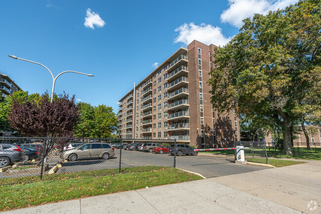 Building Photo - MeadowWood at Gateway