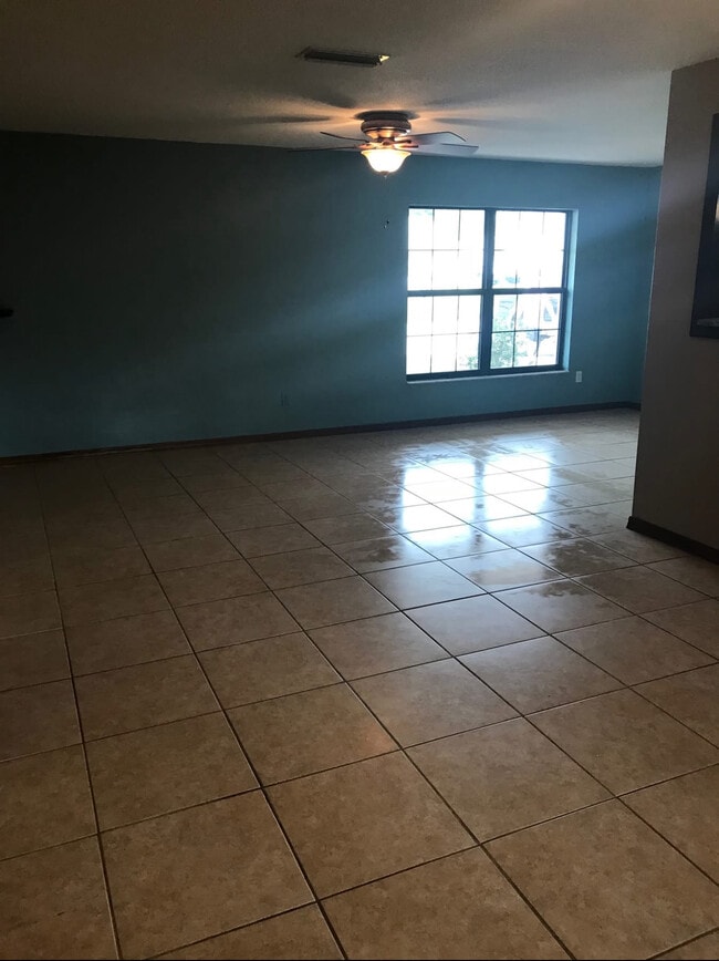 Building Photo - 1096 Willow Wood Dr