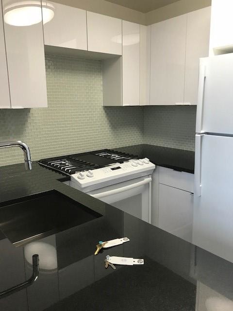 Primary Photo - 521 East 72nd Street