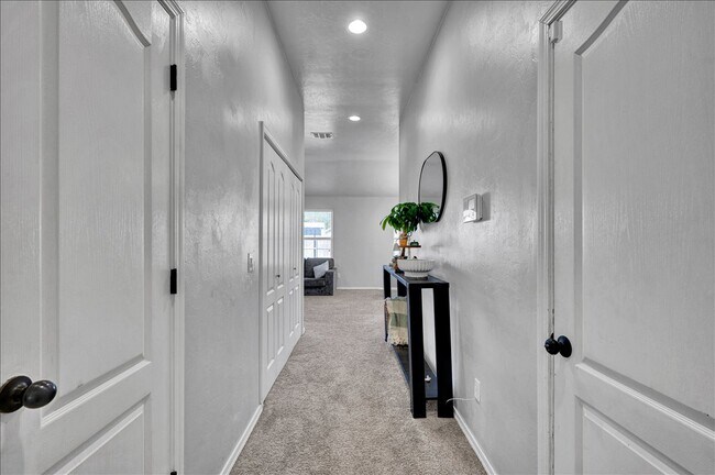 Building Photo - 8601 SW 45th Terrace