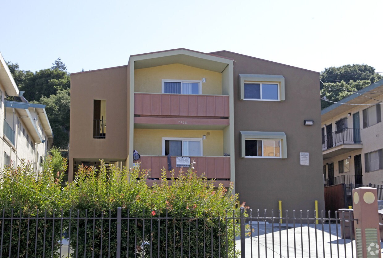 Foto del edificio - 7908 Ney Ave