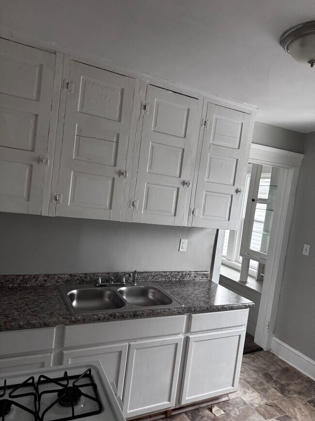 Foto del edificio - 10707 Hampden Ave