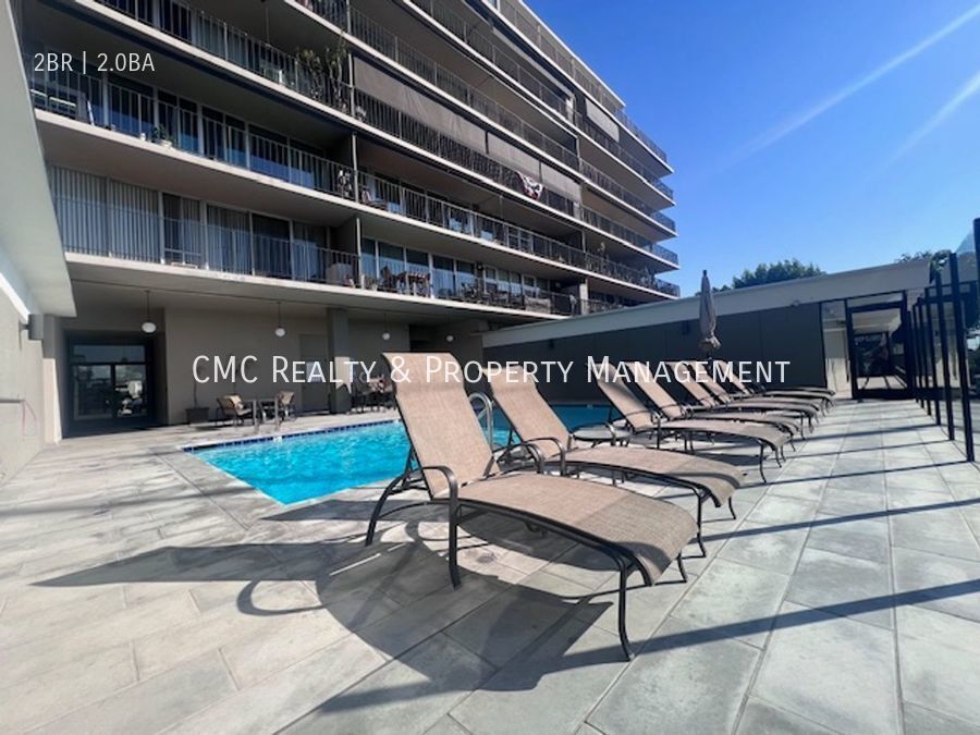 Foto principal - Spacious 2-bedroom, 2-bath corner unit loc...