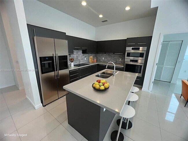 Foto del edificio - 7661 NW 107th Ave
