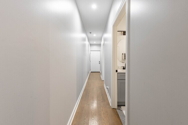 Foto del edificio - 4634 S Langley Ave