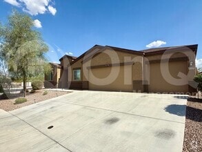 Building Photo - 2736 Calle Palta
