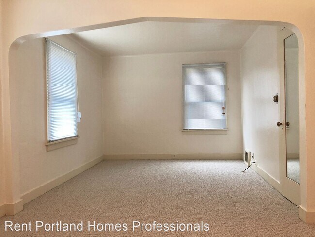Building Photo - 2 br, 1 bath House - 1213 SE Reynolds Street