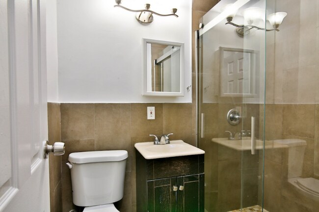 Building Photo - 152 E 85th St