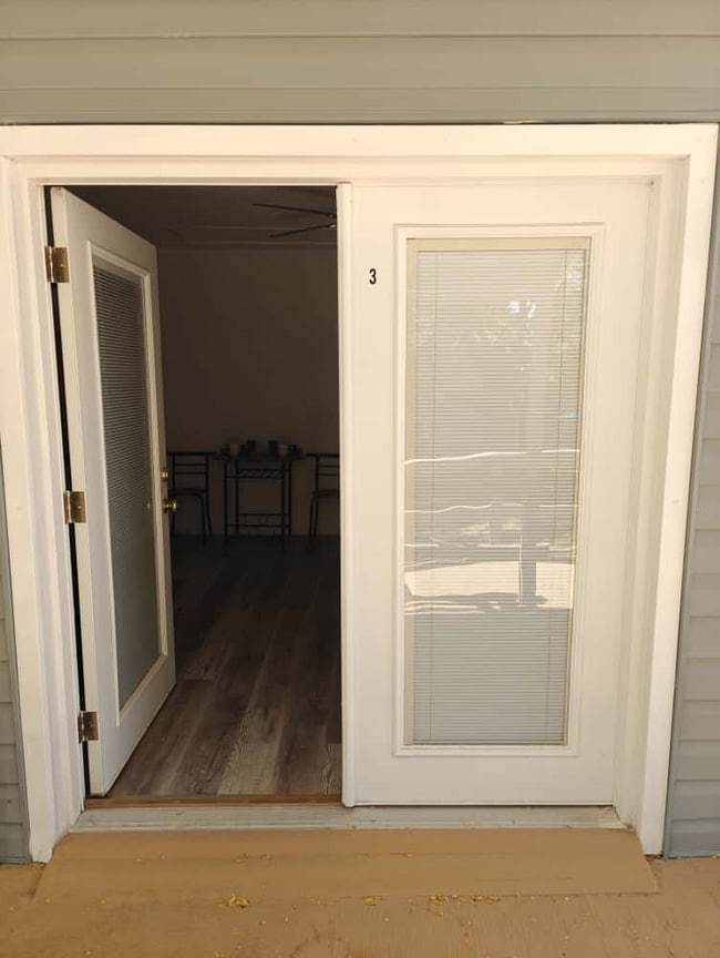 Building Photo - 306 W Lewis St