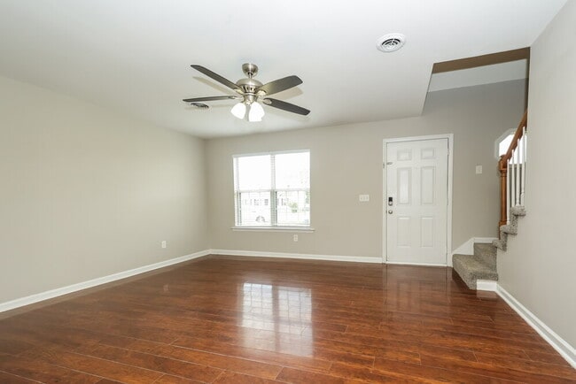 Building Photo - 2906 Kedzie Dr