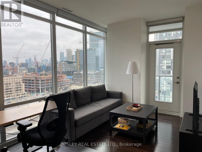 Building Photo - 170-1170 Fort York Blvd