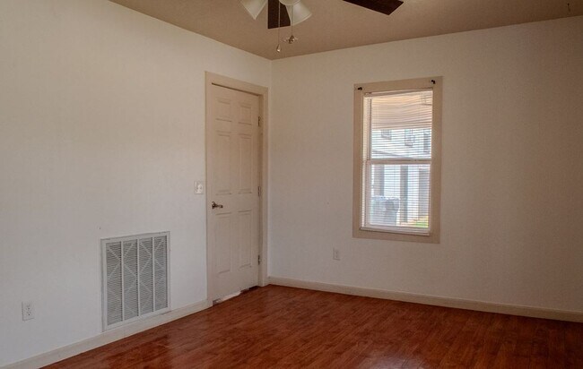 Foto del edificio - Must See 2-Bedroom Home!!