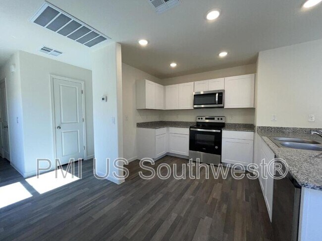 Building Photo - 2406 Village Dr