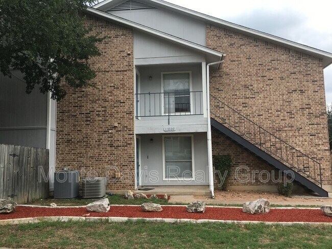 Foto del edificio - 11800 Alpheus Ave