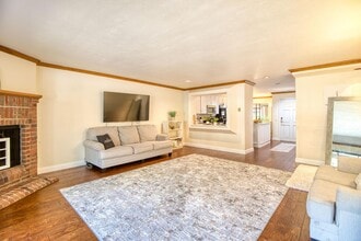 Building Photo - 8840 Villa La Jolla Dr